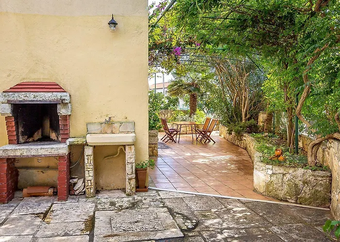 Feriehus House Mladen *