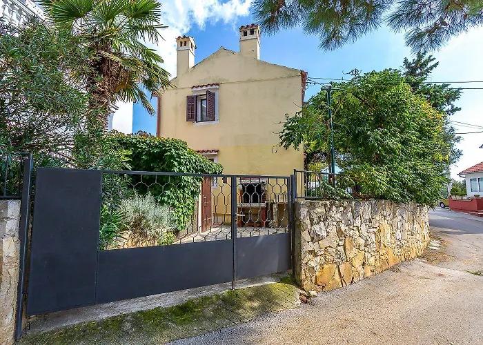 House Mladen Medolino