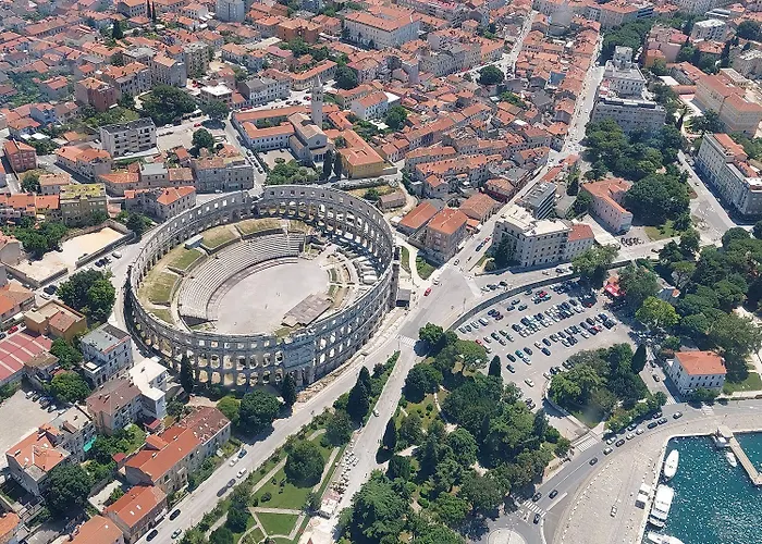 Feriehus House Mladen *