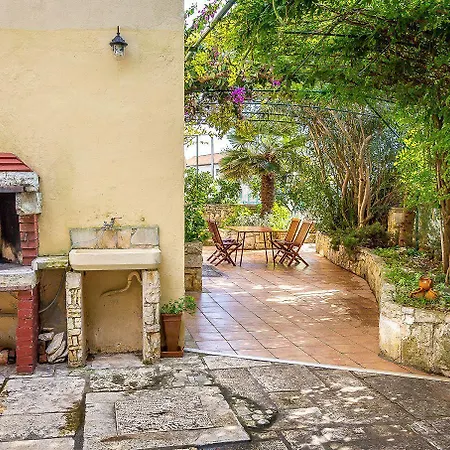 Holiday home House Mladen *