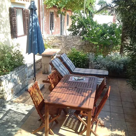 House Mladen Holiday home *