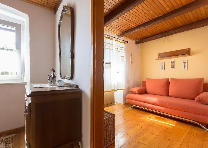 House Mladen 펜션 메덜린