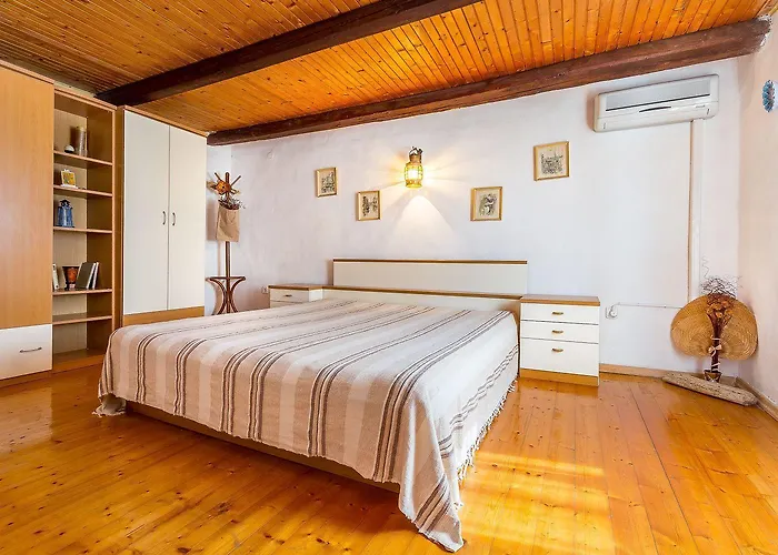 House Mladen * 메덜린